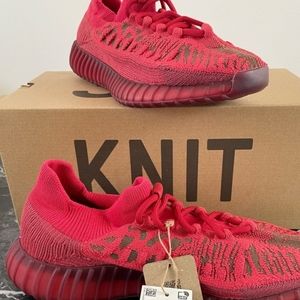 Brand new never worn Yeezy 7.5